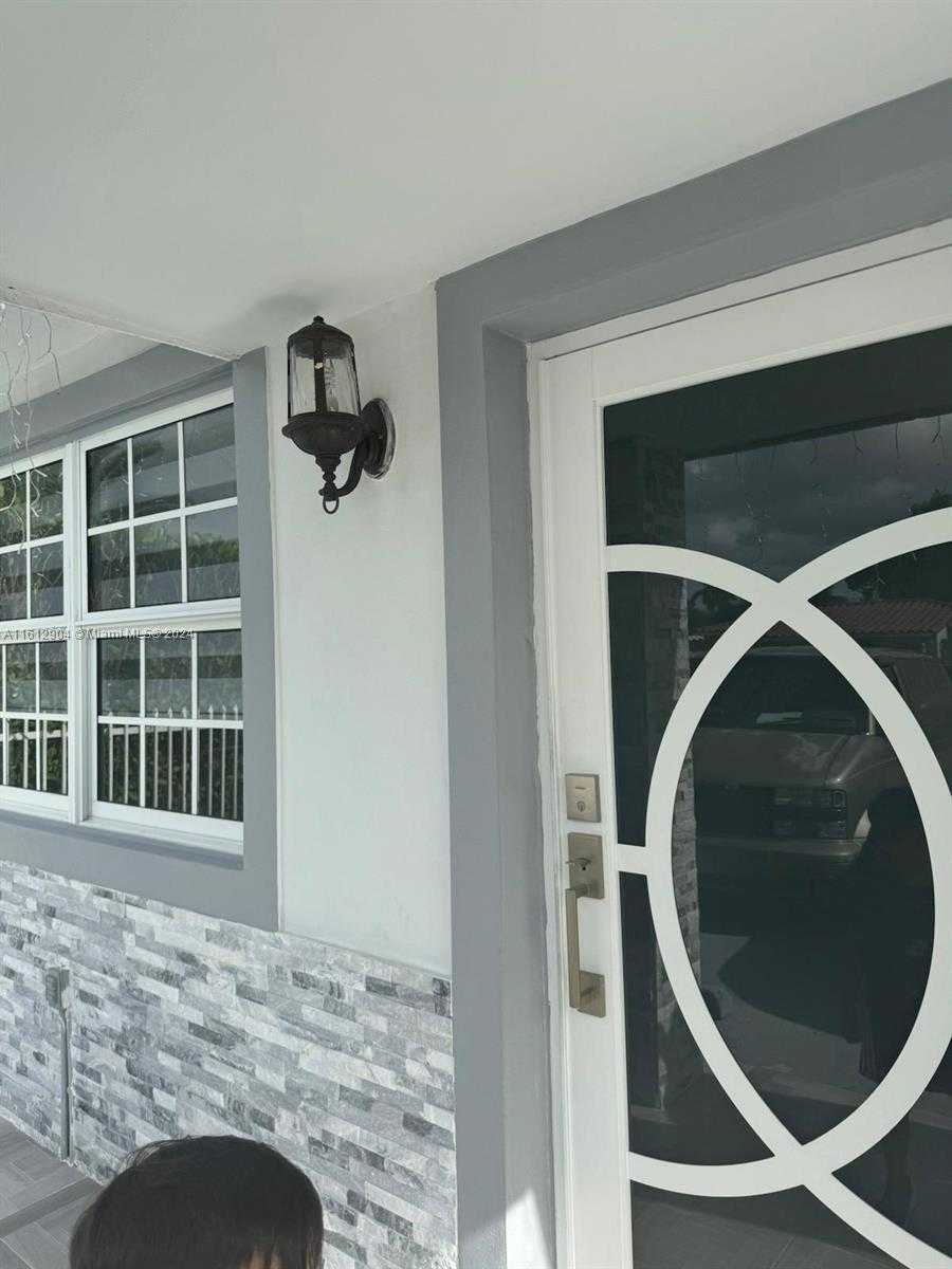 Small Image of 734 EAST 39TH ST, Hialeah Number 4