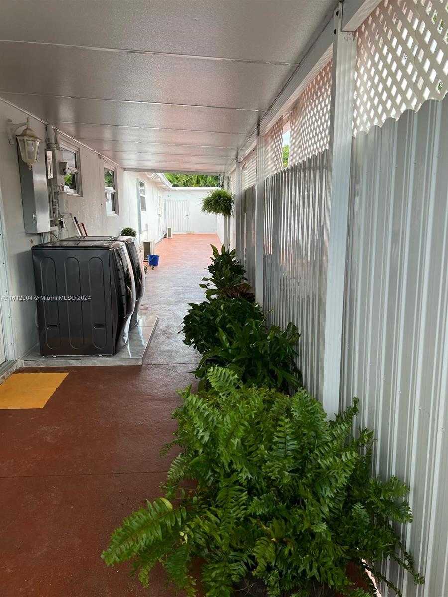 Small Image of 734 EAST 39TH ST, Hialeah Number 5