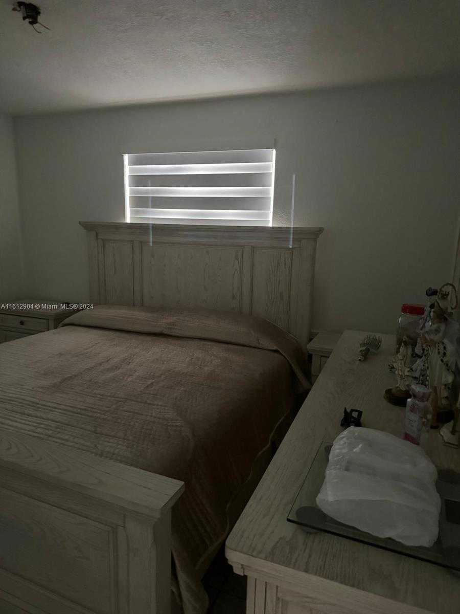 Small Image of 734 EAST 39TH ST, Hialeah Number 8