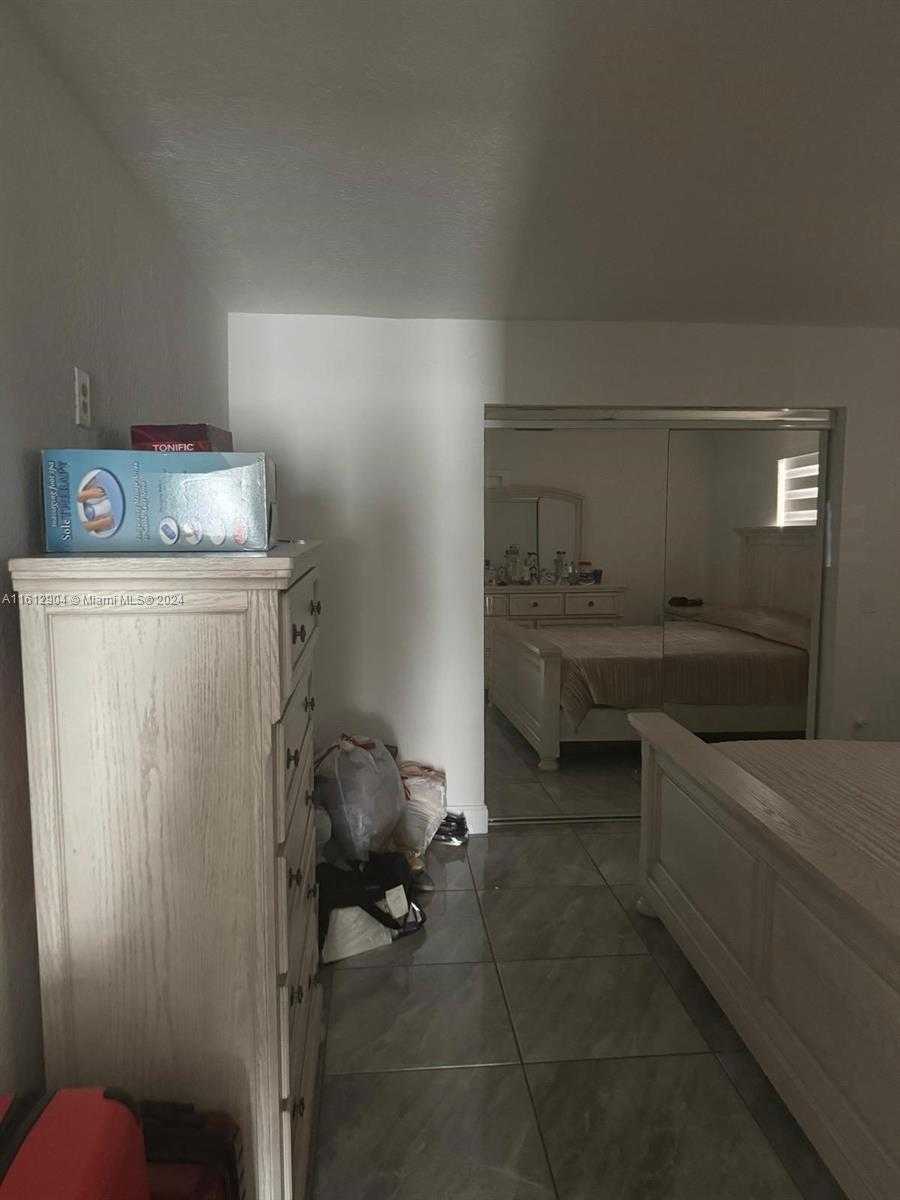 Small Image of 734 EAST 39TH ST, Hialeah Number 9