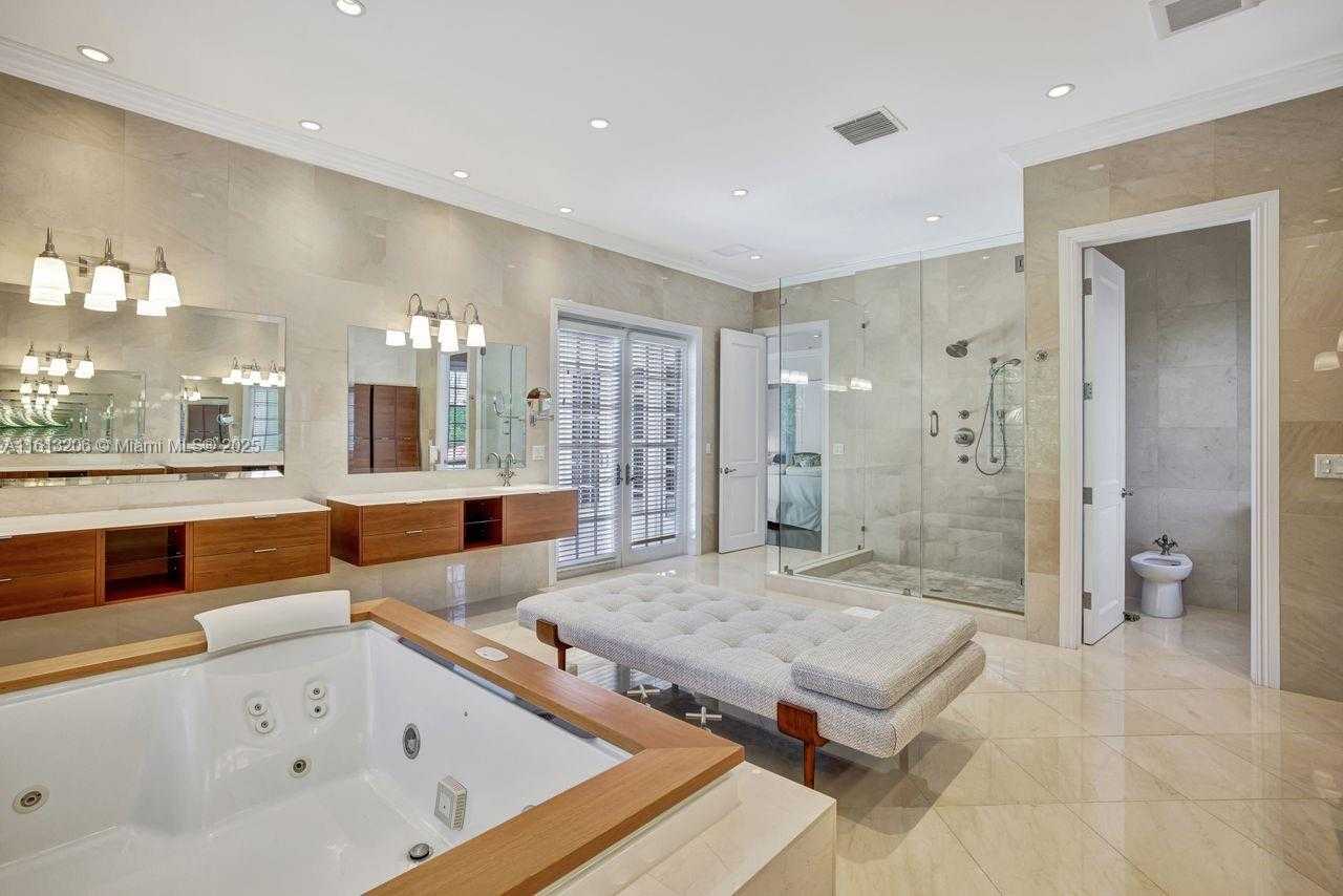Small Image of 797 Ridgewood Rd, Key Biscayne, FL 33149, USA Number 12