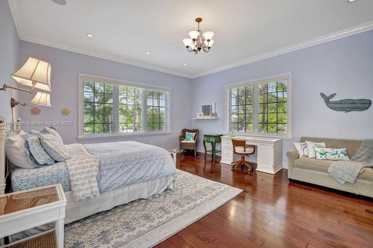 Small Image of 797 Ridgewood Rd, Key Biscayne, FL 33149, USA Number 13