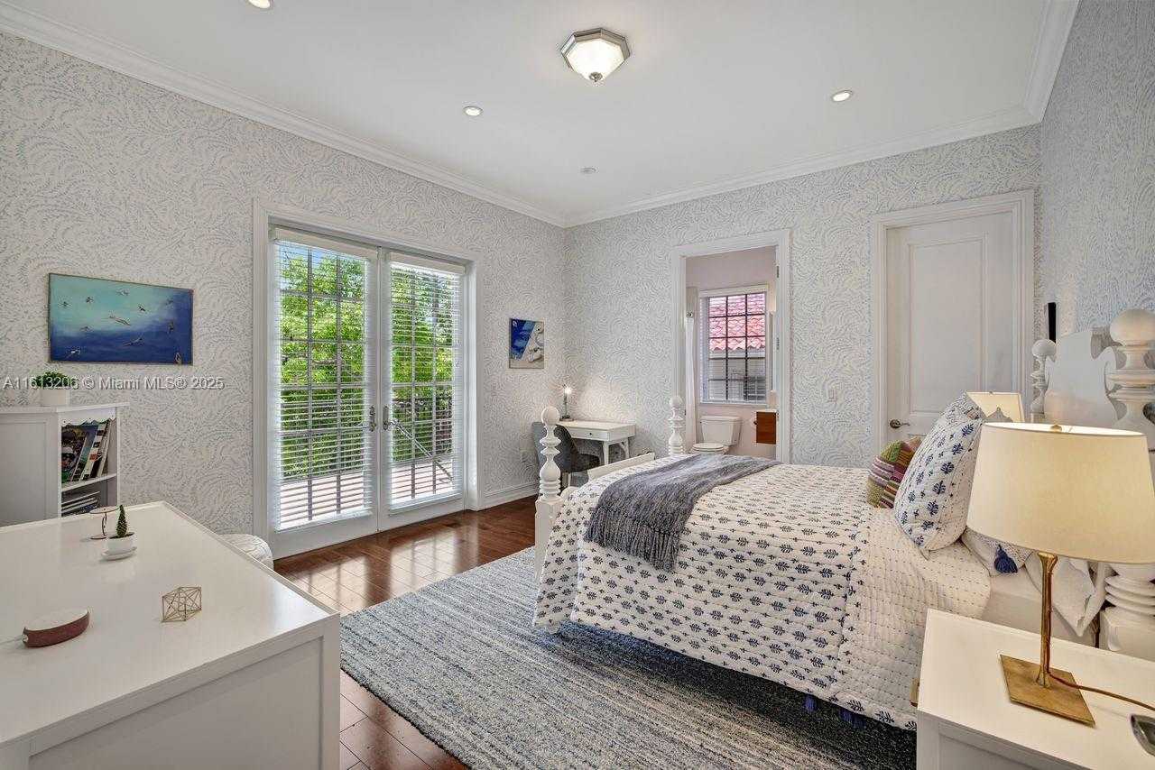 Small Image of 797 Ridgewood Rd, Key Biscayne, FL 33149, USA Number 15