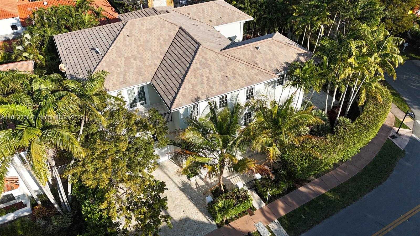 Small Image of 797 Ridgewood Rd, Key Biscayne, FL 33149, USA Number 23