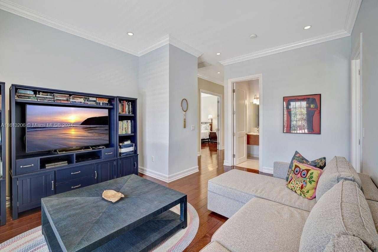 Small Image of 797 Ridgewood Rd, Key Biscayne, FL 33149, USA Number 25