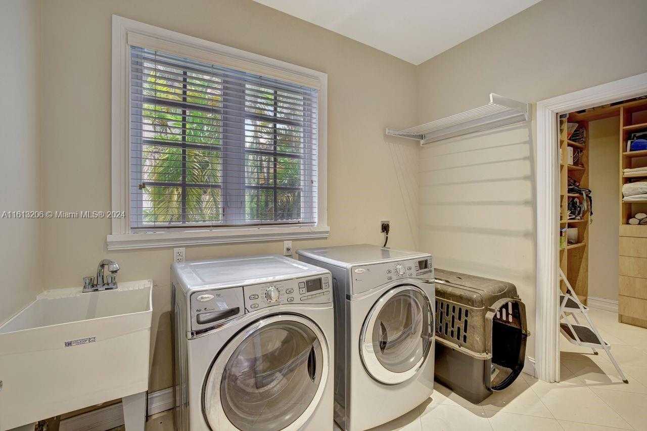 Small Image of 797 Ridgewood Rd, Key Biscayne, FL 33149, USA Number 29