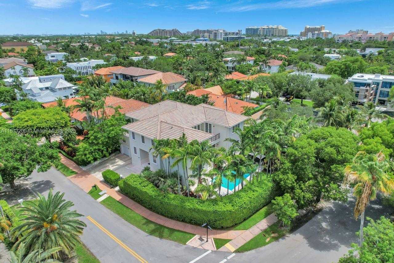 Small Image of 797 Ridgewood Rd, Key Biscayne, FL 33149, USA Number 3