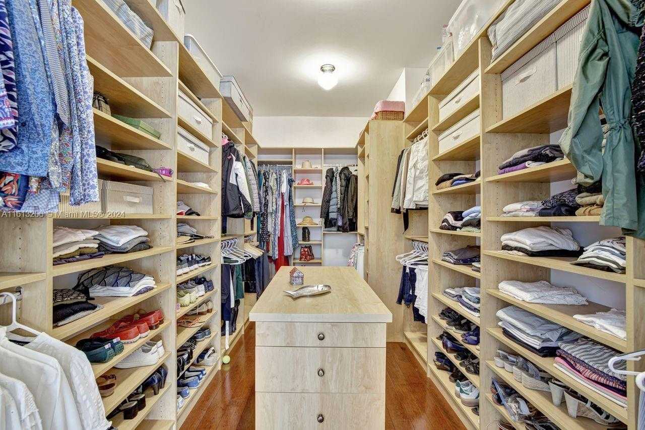 Small Image of 797 Ridgewood Rd, Key Biscayne, FL 33149, USA Number 35