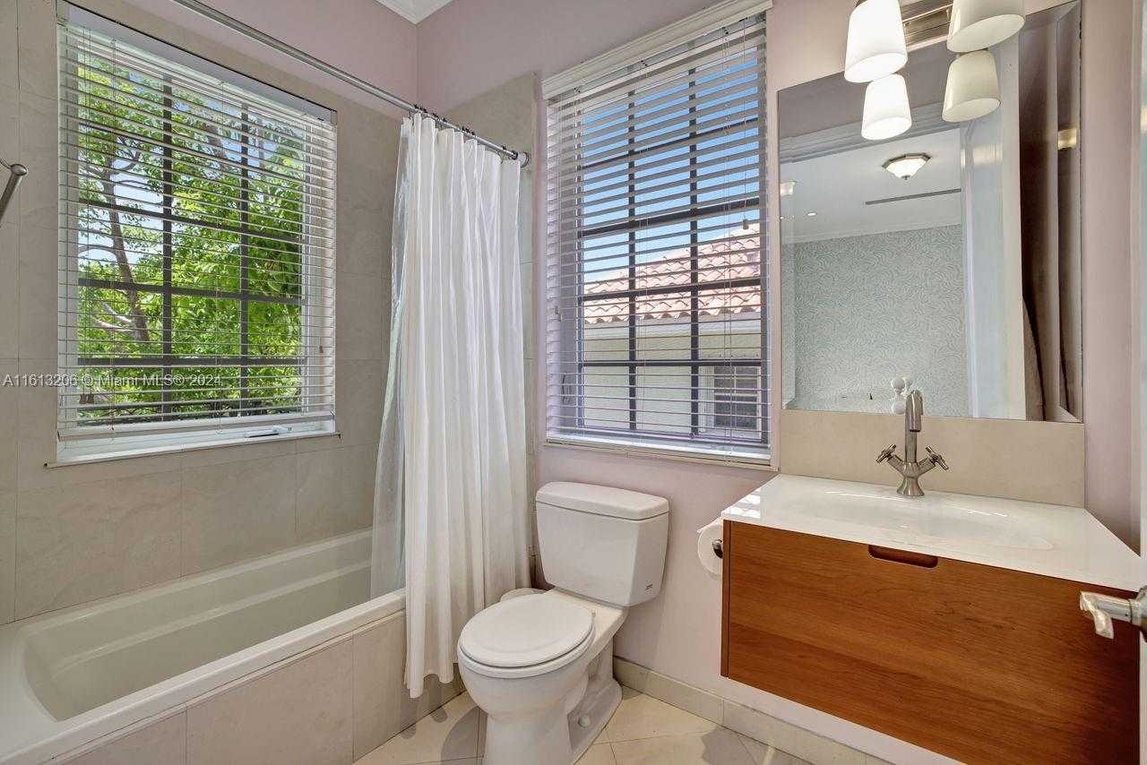 Small Image of 797 Ridgewood Rd, Key Biscayne, FL 33149, USA Number 39