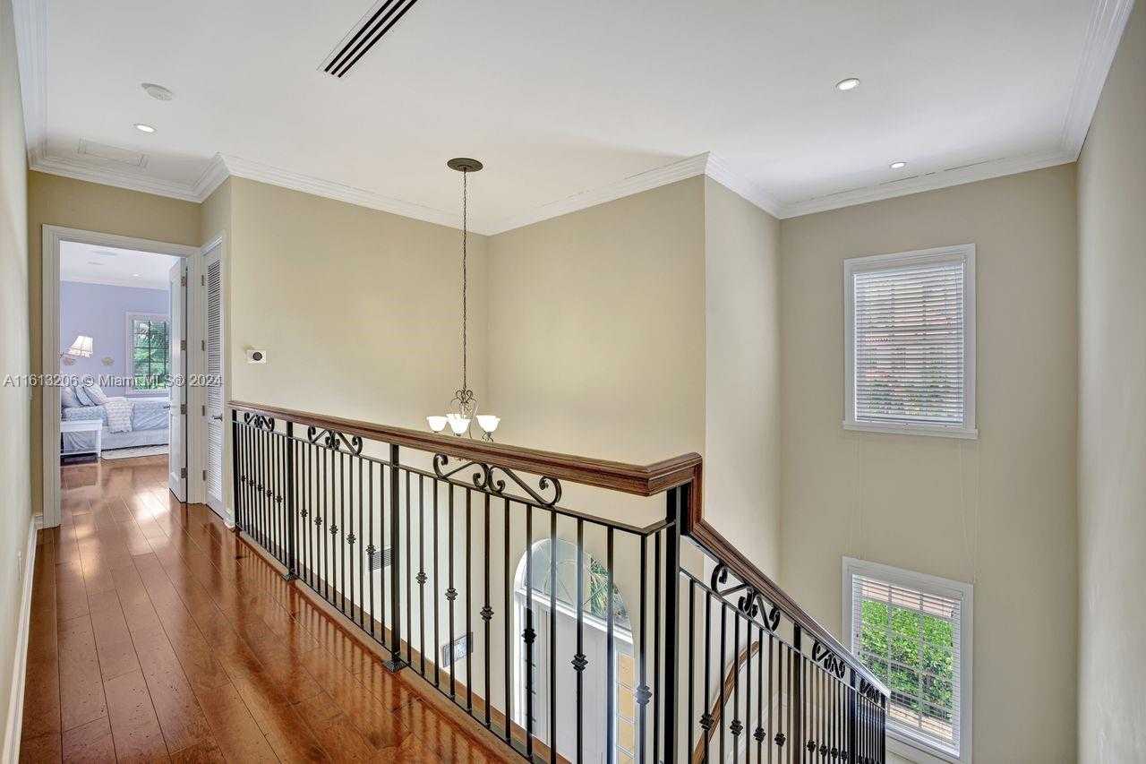 Small Image of 797 Ridgewood Rd, Key Biscayne, FL 33149, USA Number 41