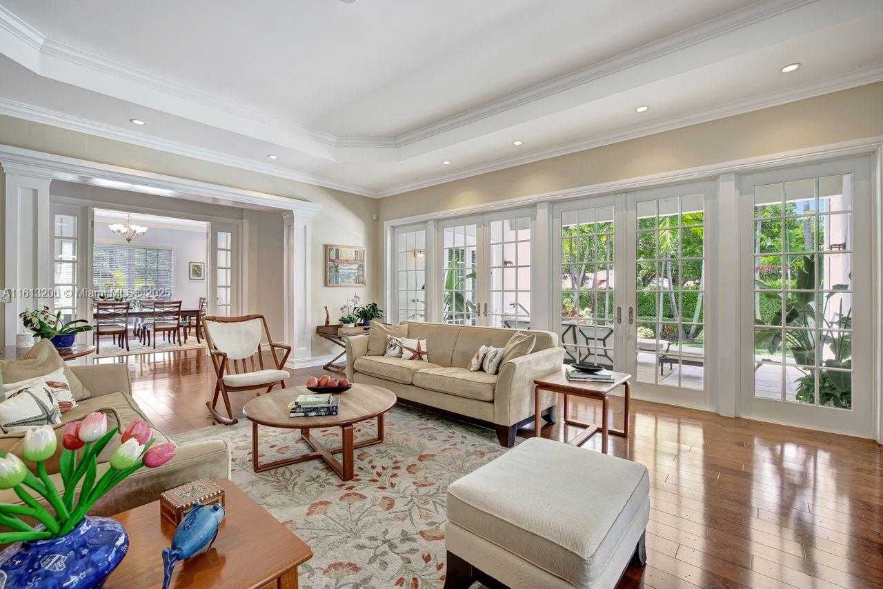 Small Image of 797 Ridgewood Rd, Key Biscayne, FL 33149, USA Number 5
