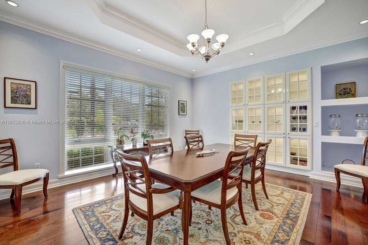 Small Image of 797 Ridgewood Rd, Key Biscayne, FL 33149, USA Number 6