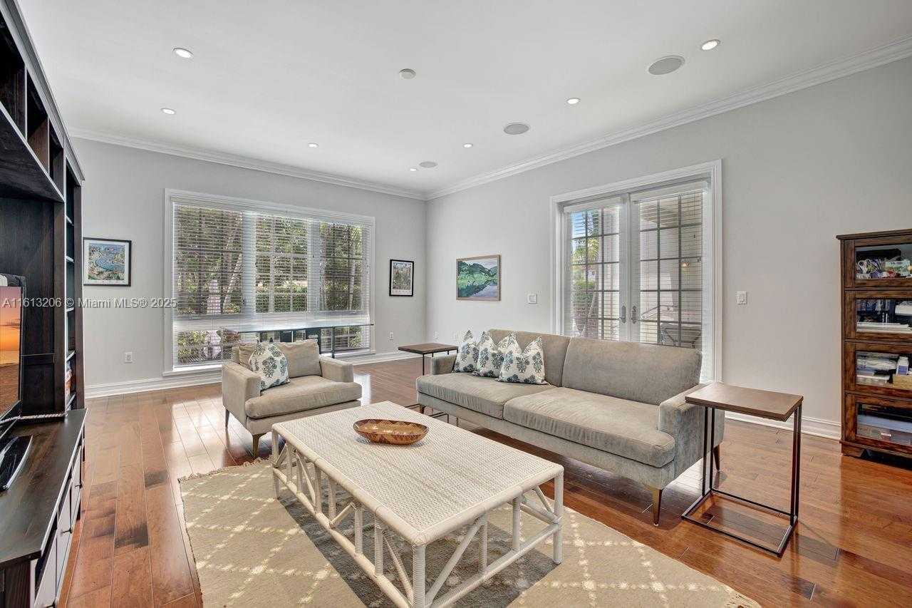 Small Image of 797 Ridgewood Rd, Key Biscayne, FL 33149, USA Number 9