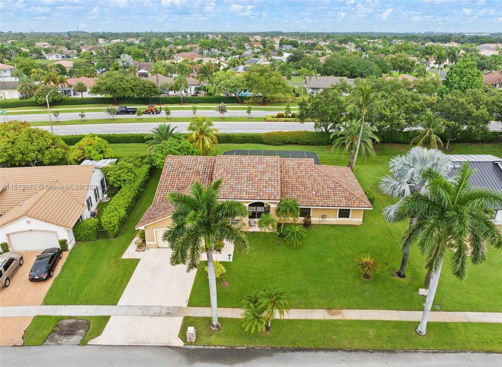 Small Image of 450 NORTH WEST 195TH AVE, Pembroke Pines Number 4