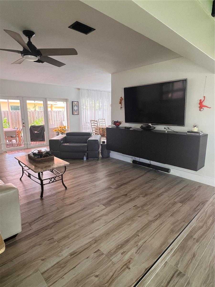 Small Image of 2156 NORTH EAST 18TH AVE, Wilton Manors Number 12