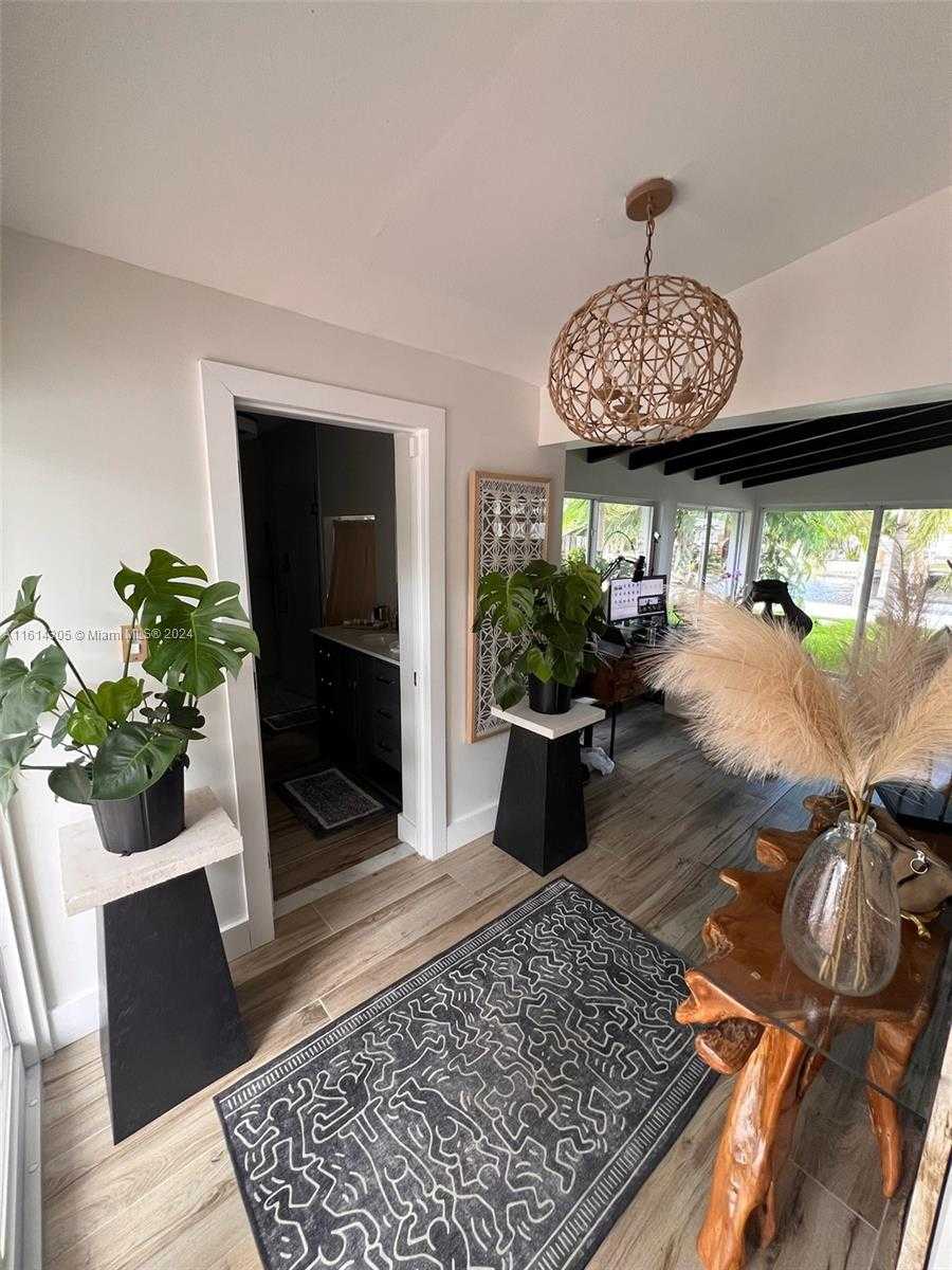 Small Image of 2156 NORTH EAST 18TH AVE, Wilton Manors Number 2