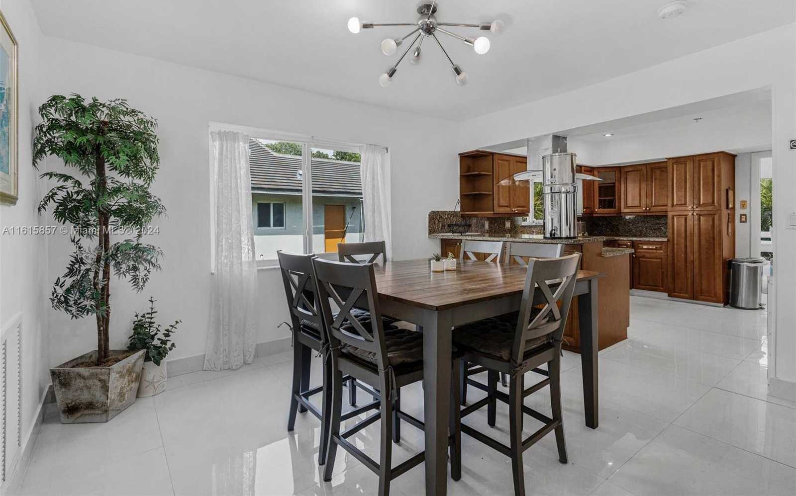Small Image of 633 NORTH CRESCENT DR, Hollywood Number 11