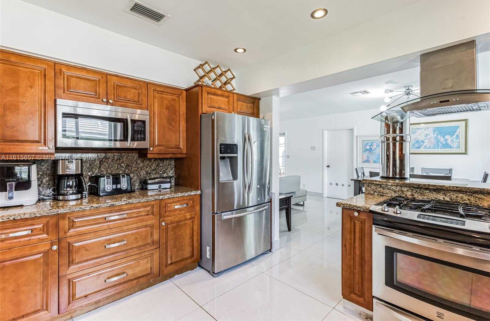 Small Image of 633 NORTH CRESCENT DR, Hollywood Number 12