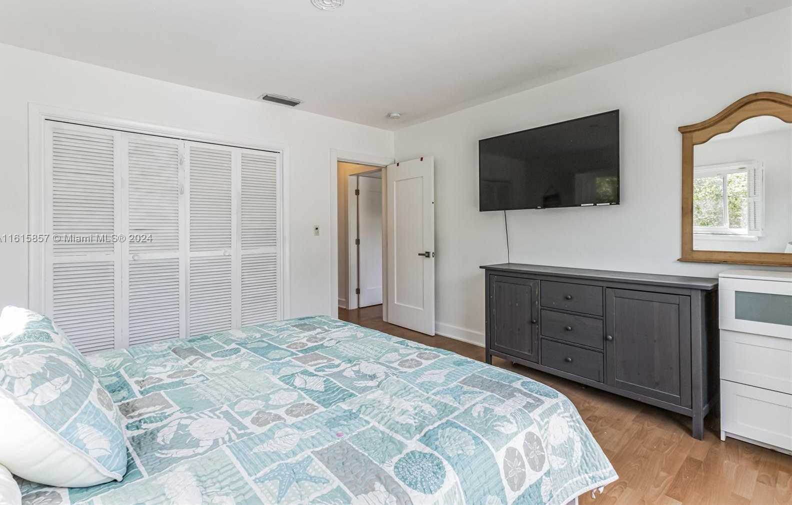 Small Image of 633 NORTH CRESCENT DR, Hollywood Number 14