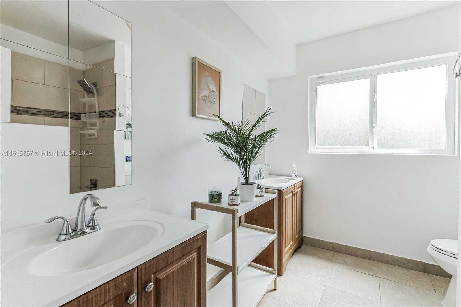 Small Image of 633 NORTH CRESCENT DR, Hollywood Number 15