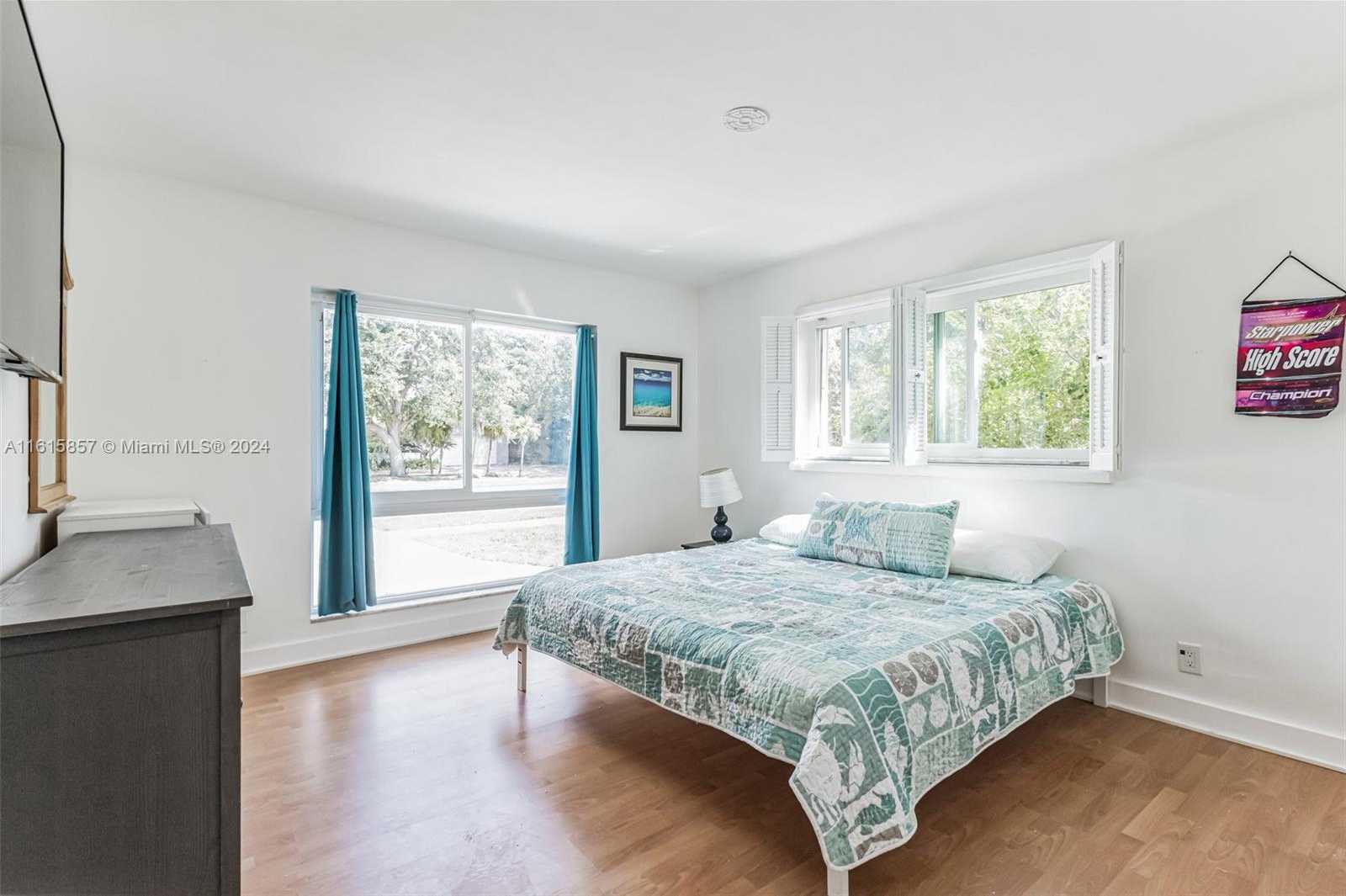 Small Image of 633 NORTH CRESCENT DR, Hollywood Number 17