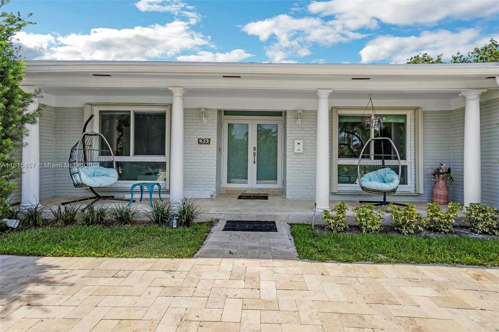 Small Image of 633 NORTH CRESCENT DR, Hollywood Number 2