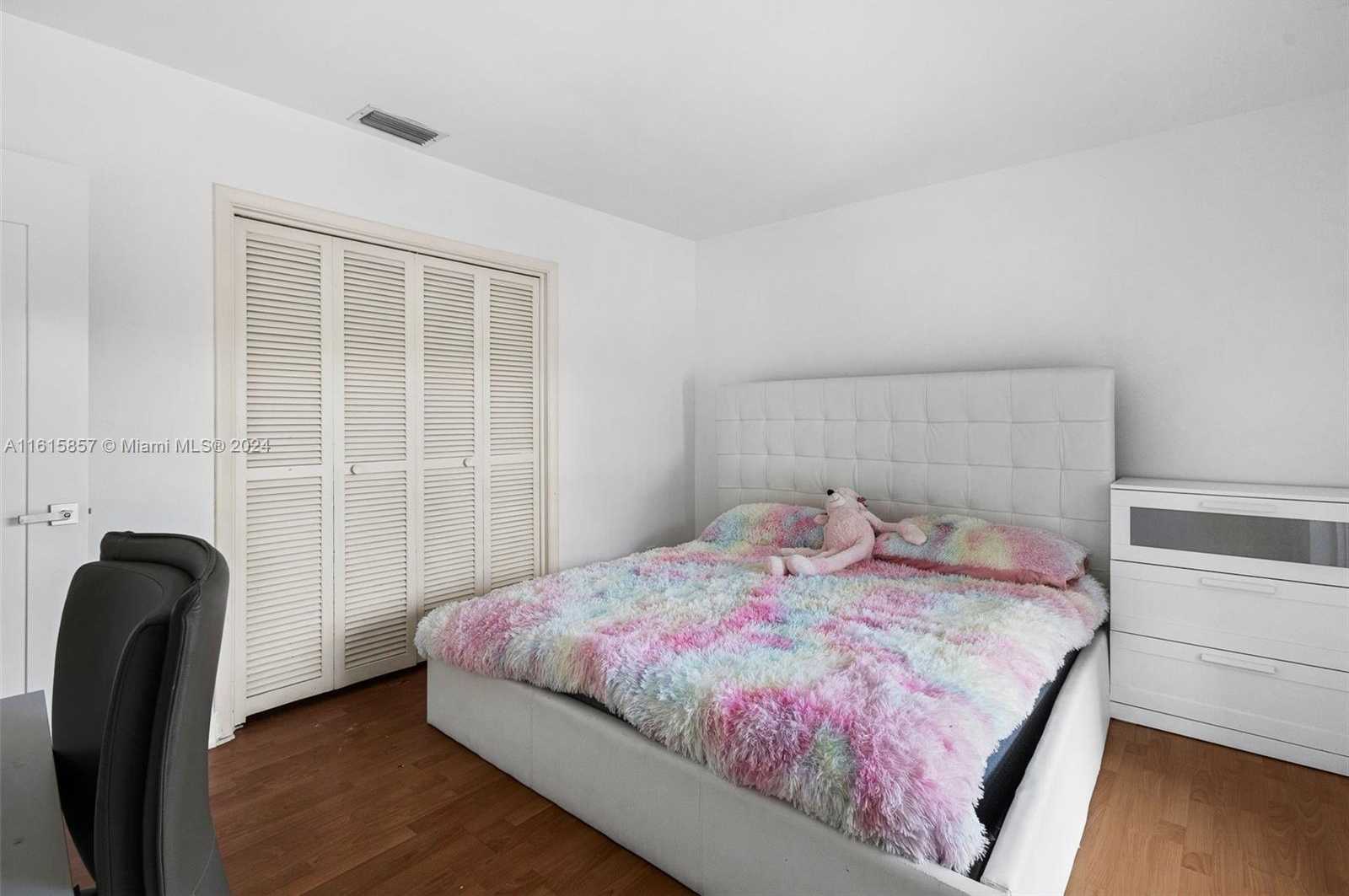 Small Image of 633 NORTH CRESCENT DR, Hollywood Number 20