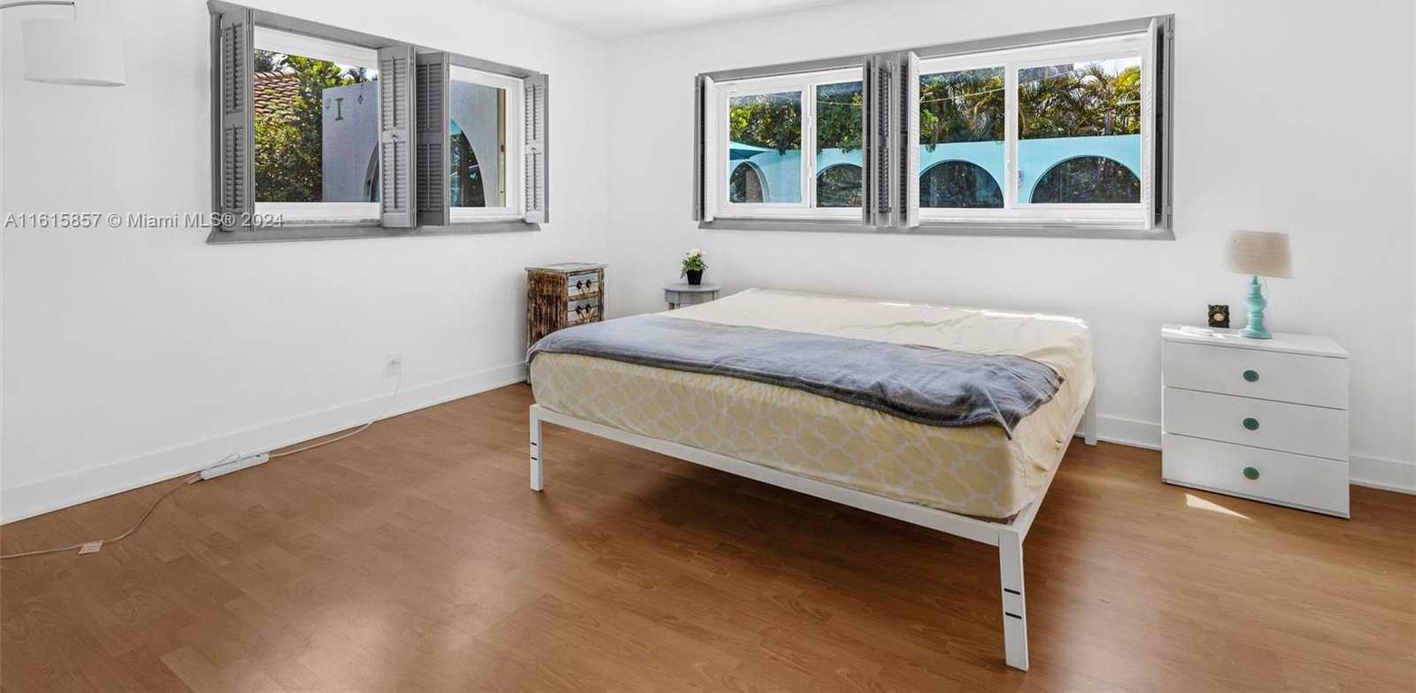 Small Image of 633 NORTH CRESCENT DR, Hollywood Number 22