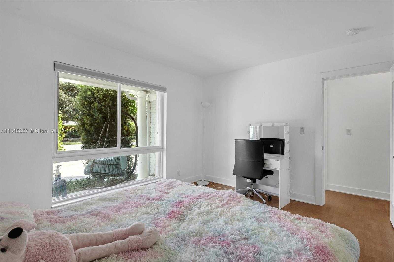 Small Image of 633 NORTH CRESCENT DR, Hollywood Number 24