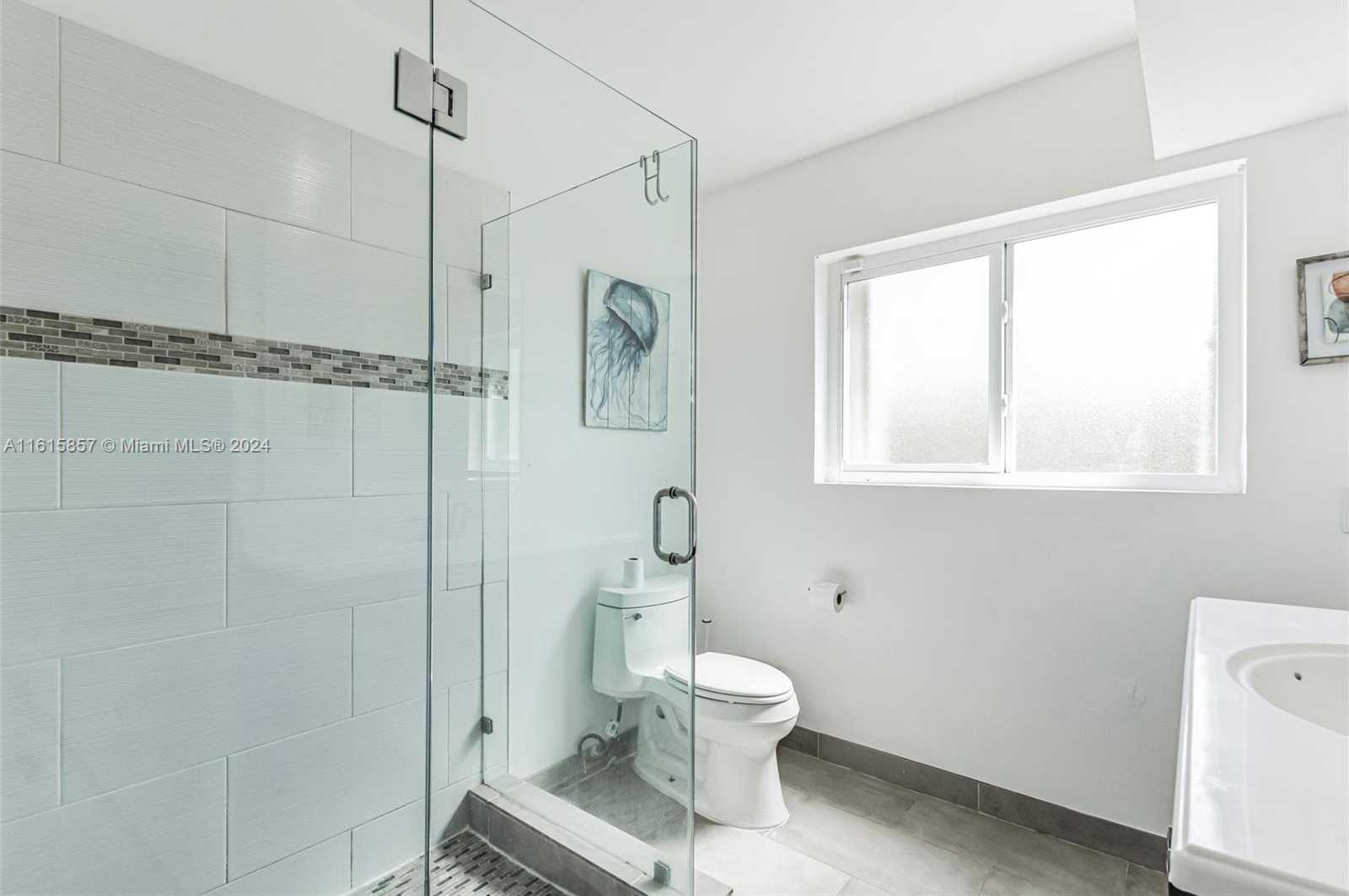 Small Image of 633 NORTH CRESCENT DR, Hollywood Number 25