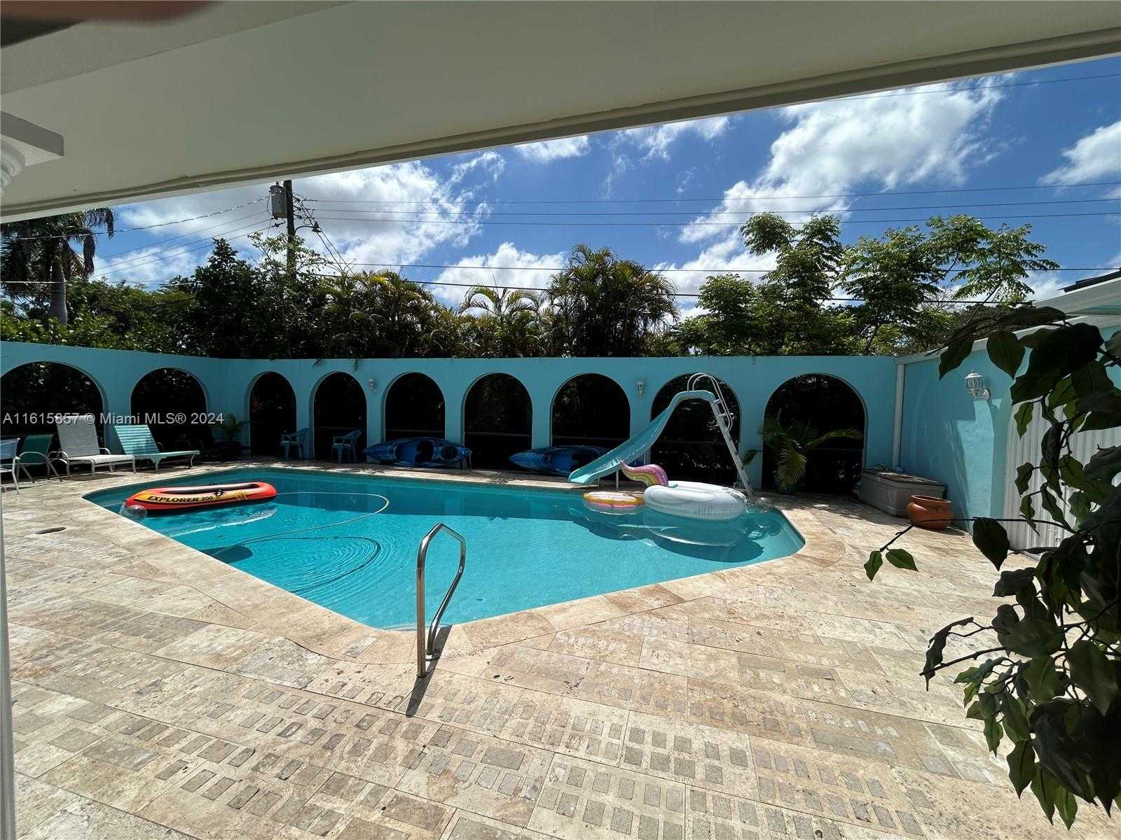 Small Image of 633 NORTH CRESCENT DR, Hollywood Number 28