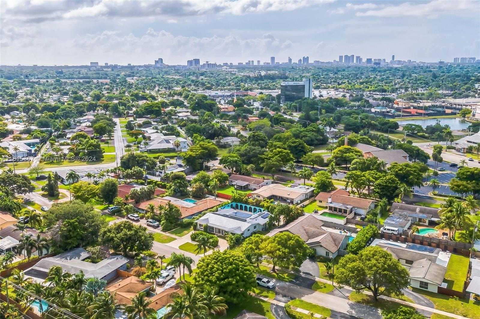 Small Image of 633 NORTH CRESCENT DR, Hollywood Number 3