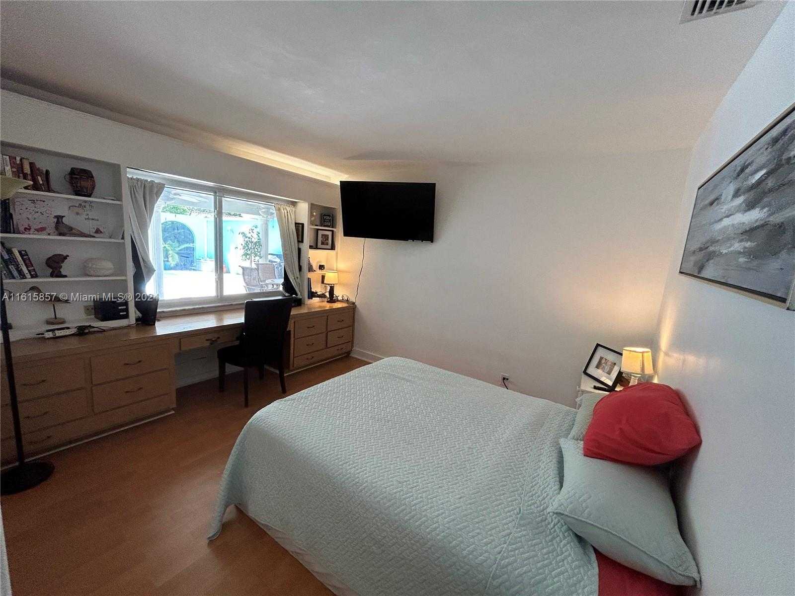 Small Image of 633 NORTH CRESCENT DR, Hollywood Number 30