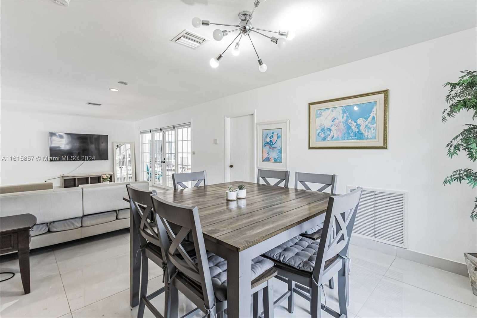 Small Image of 633 NORTH CRESCENT DR, Hollywood Number 33