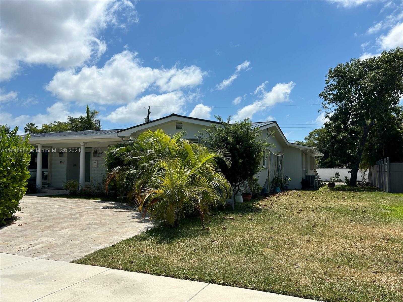 Small Image of 633 NORTH CRESCENT DR, Hollywood Number 4