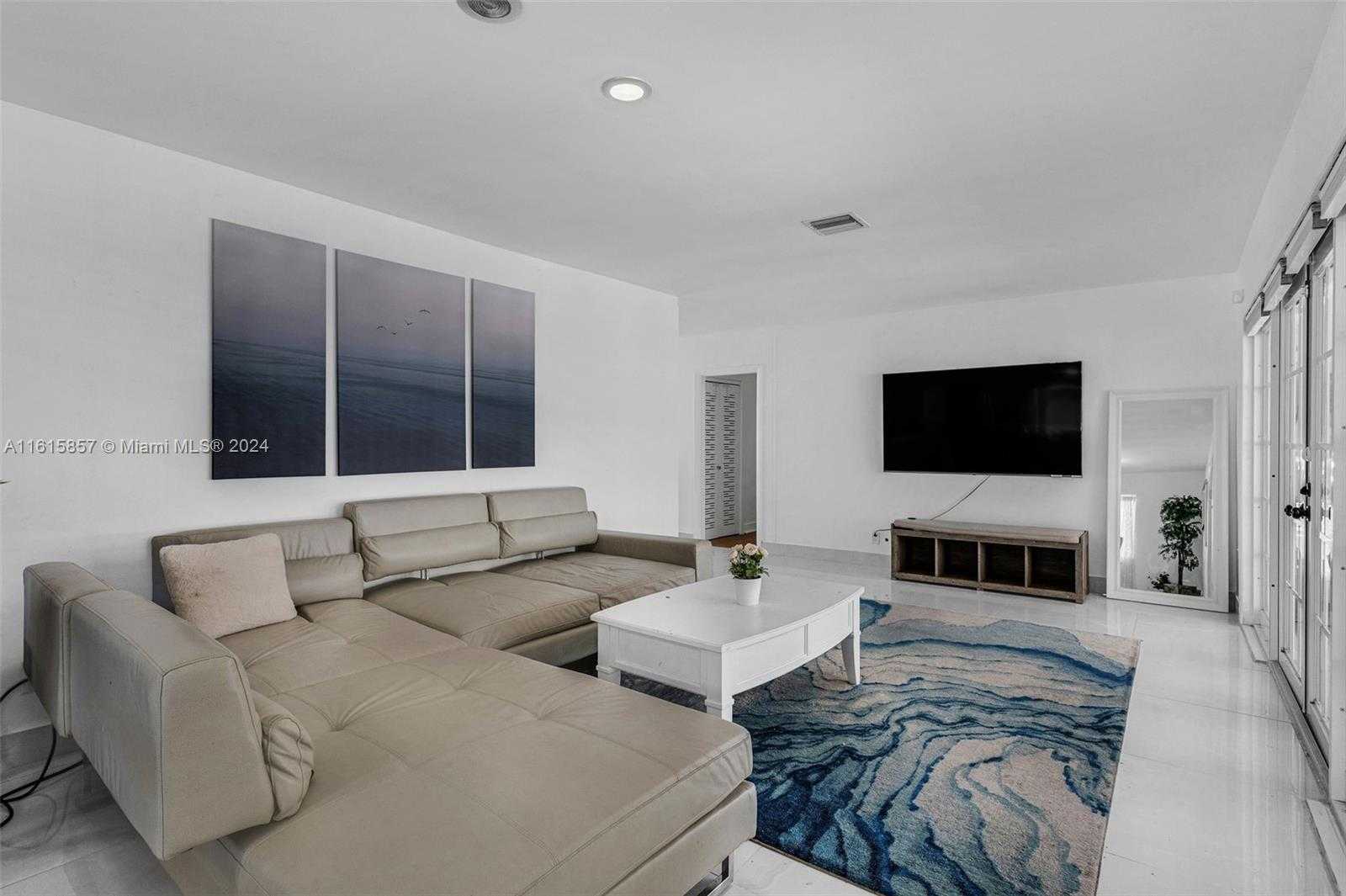 Small Image of 633 NORTH CRESCENT DR, Hollywood Number 43