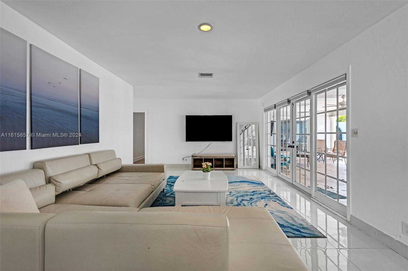 Small Image of 633 NORTH CRESCENT DR, Hollywood Number 44