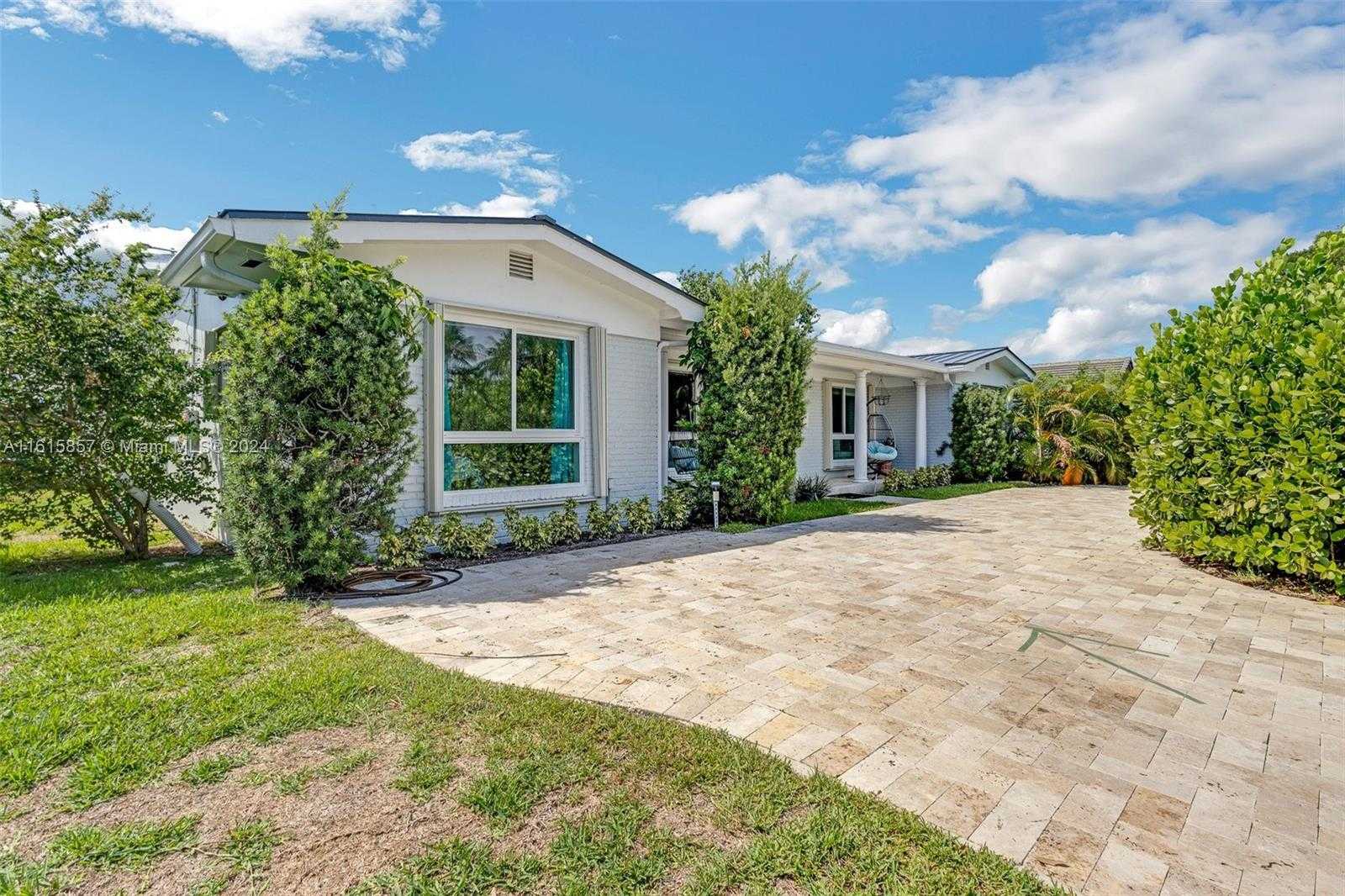 Small Image of 633 NORTH CRESCENT DR, Hollywood Number 5