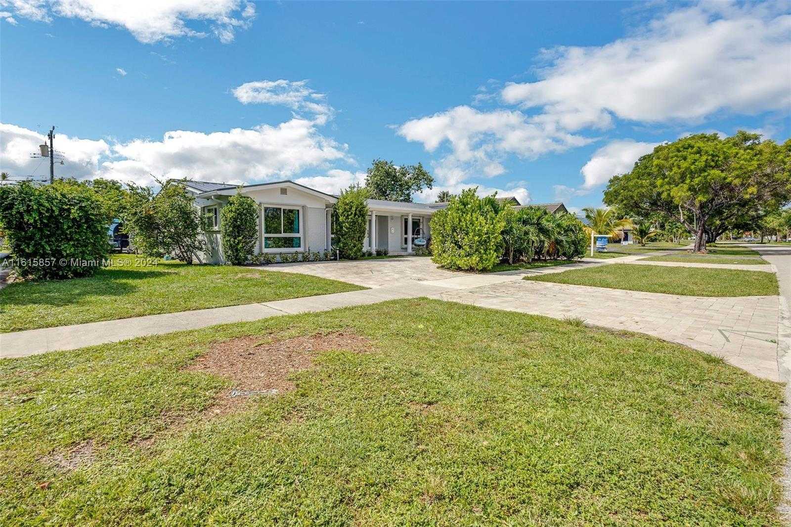 Small Image of 633 NORTH CRESCENT DR, Hollywood Number 53