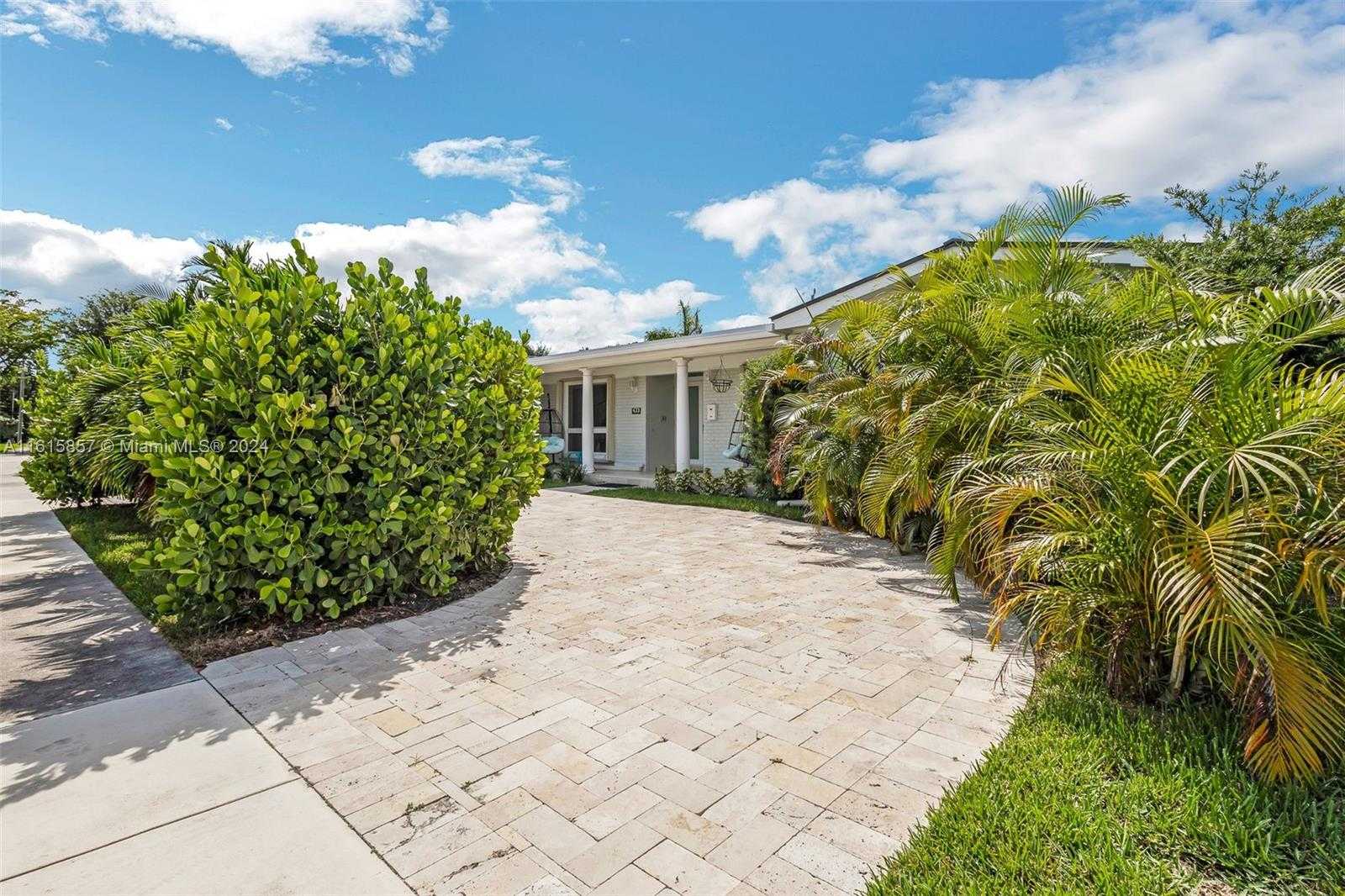 Small Image of 633 NORTH CRESCENT DR, Hollywood Number 55