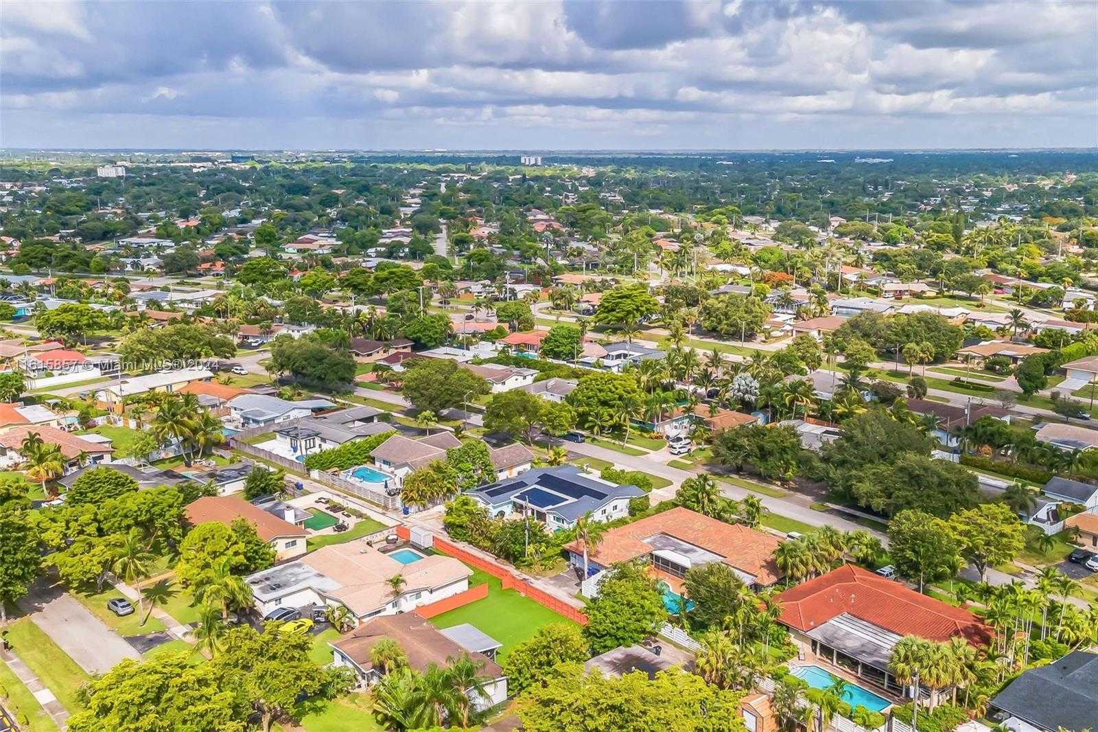 Small Image of 633 NORTH CRESCENT DR, Hollywood Number 56
