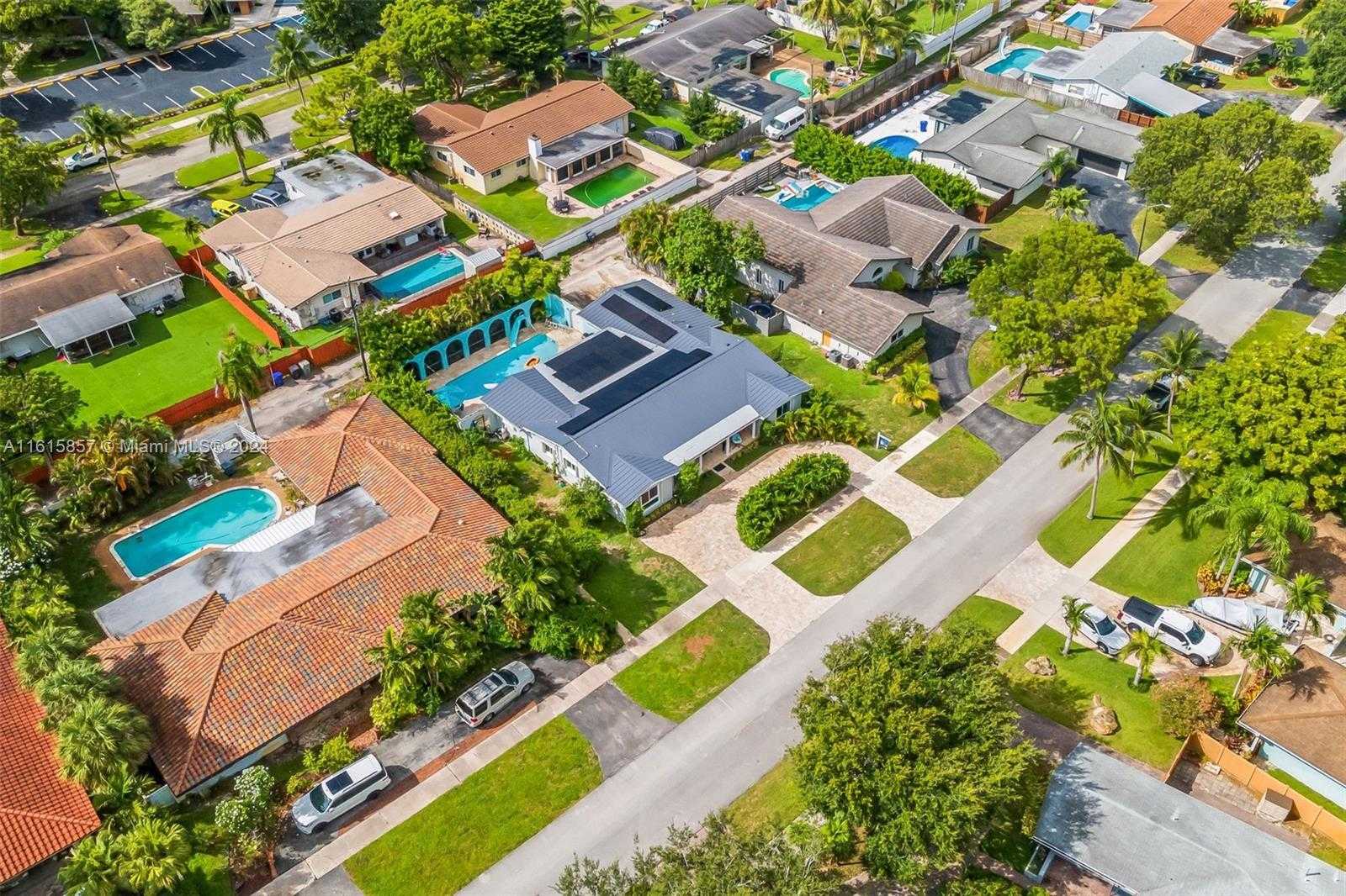 Small Image of 633 NORTH CRESCENT DR, Hollywood Number 61