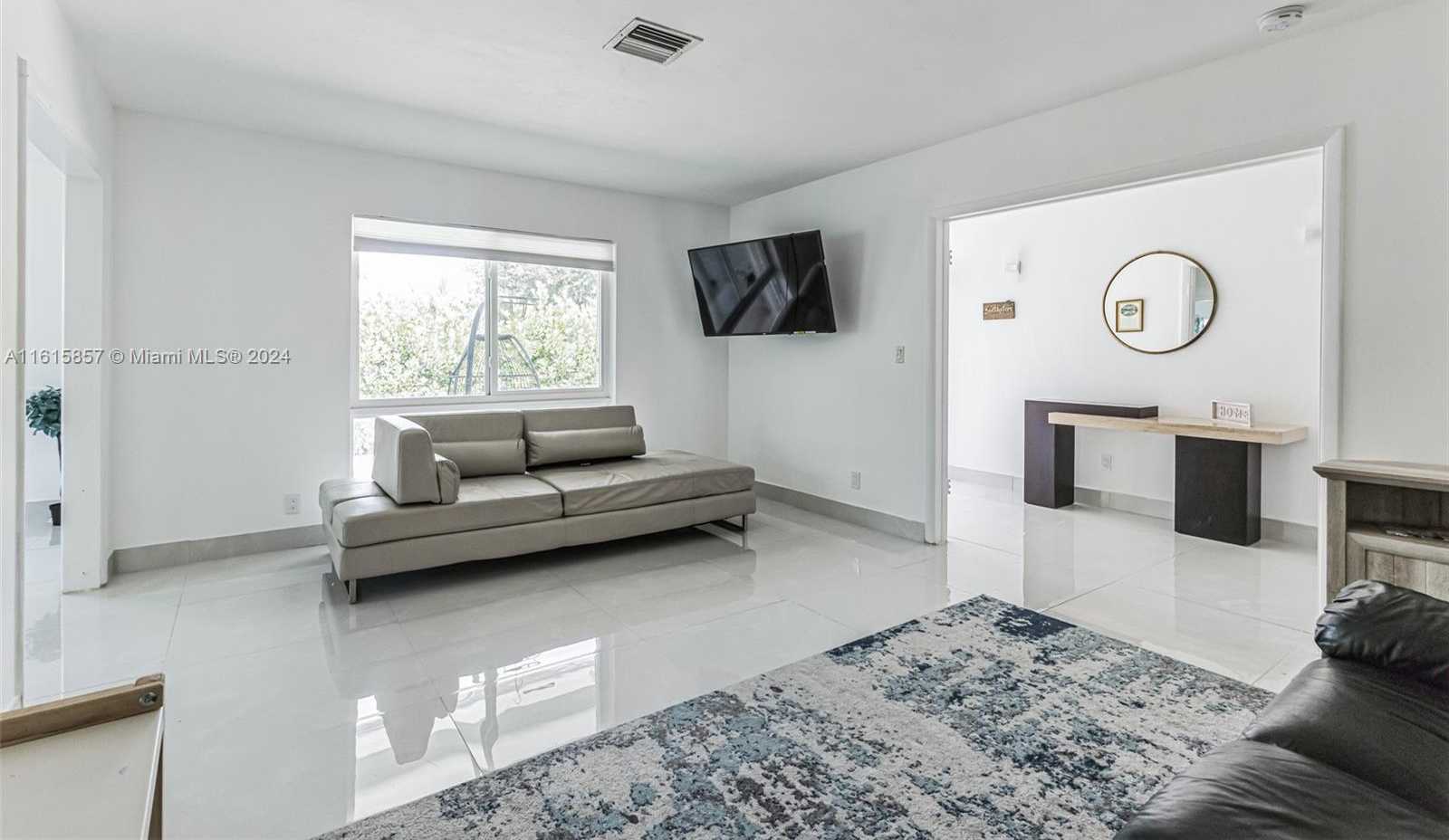 Small Image of 633 NORTH CRESCENT DR, Hollywood Number 64