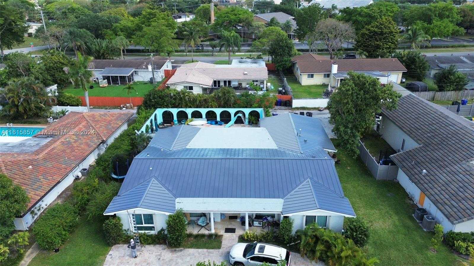 Small Image of 633 NORTH CRESCENT DR, Hollywood Number 69