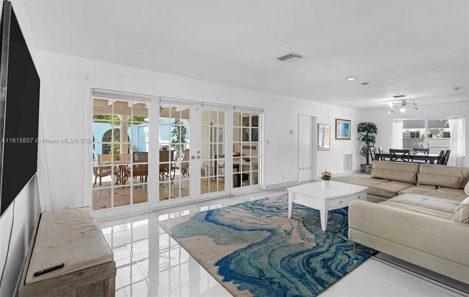 Small Image of 633 NORTH CRESCENT DR, Hollywood Number 7