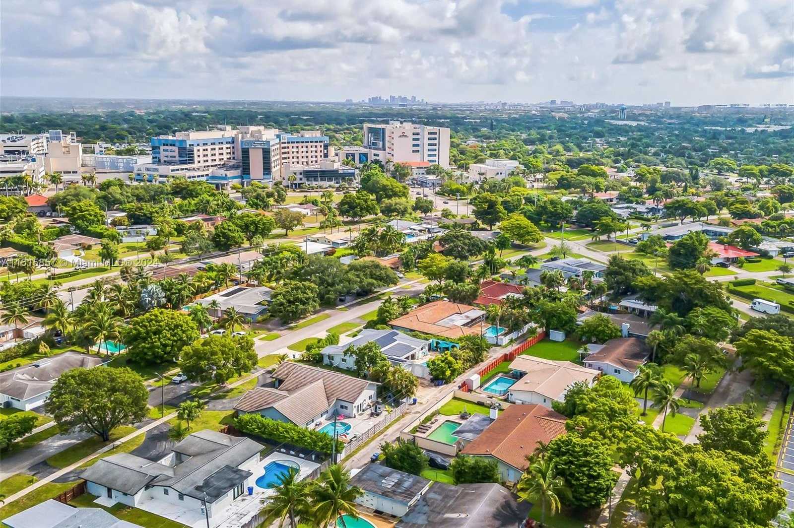 Small Image of 633 NORTH CRESCENT DR, Hollywood Number 72