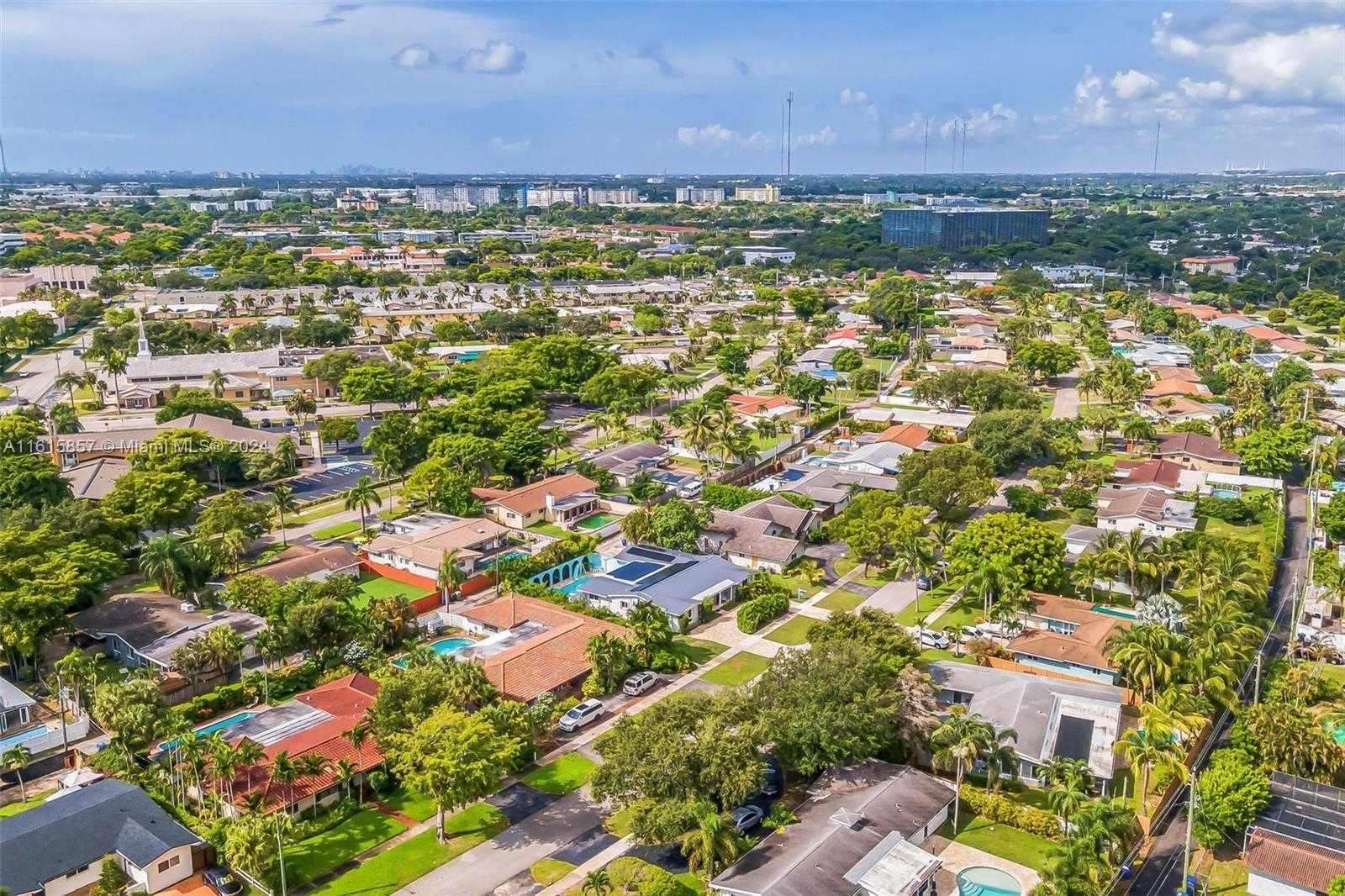 Small Image of 633 NORTH CRESCENT DR, Hollywood Number 73