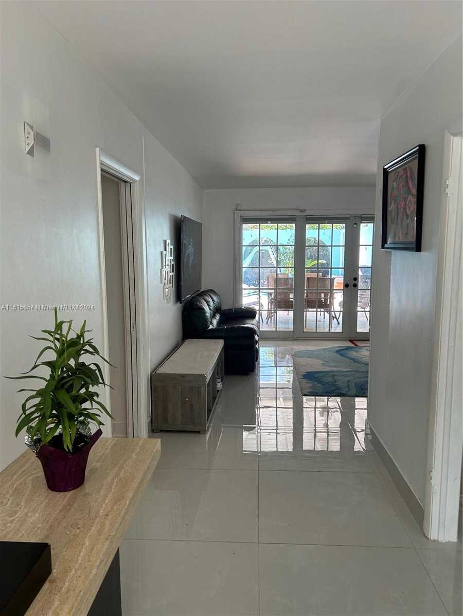 Small Image of 633 NORTH CRESCENT DR, Hollywood Number 74