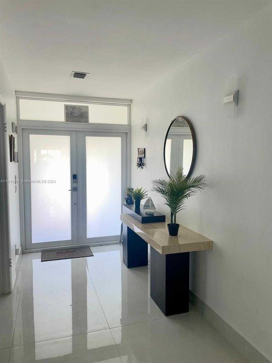 Small Image of 633 NORTH CRESCENT DR, Hollywood Number 75