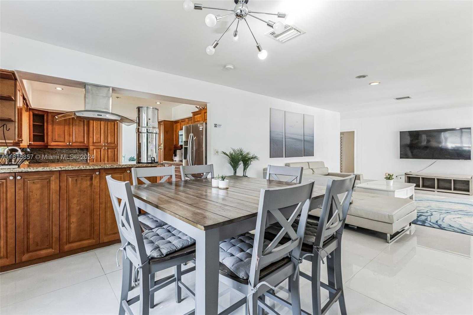Small Image of 633 NORTH CRESCENT DR, Hollywood Number 9